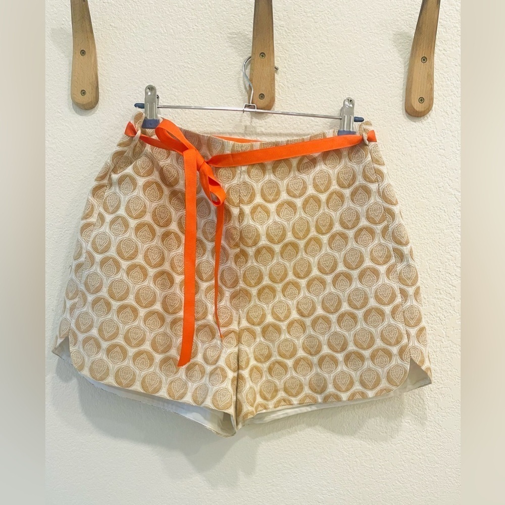 Anthropologie Corey Lynn Calter Cream/Tan Jacquard Printed High Waist Shorts 6 - Picture 2 of 4